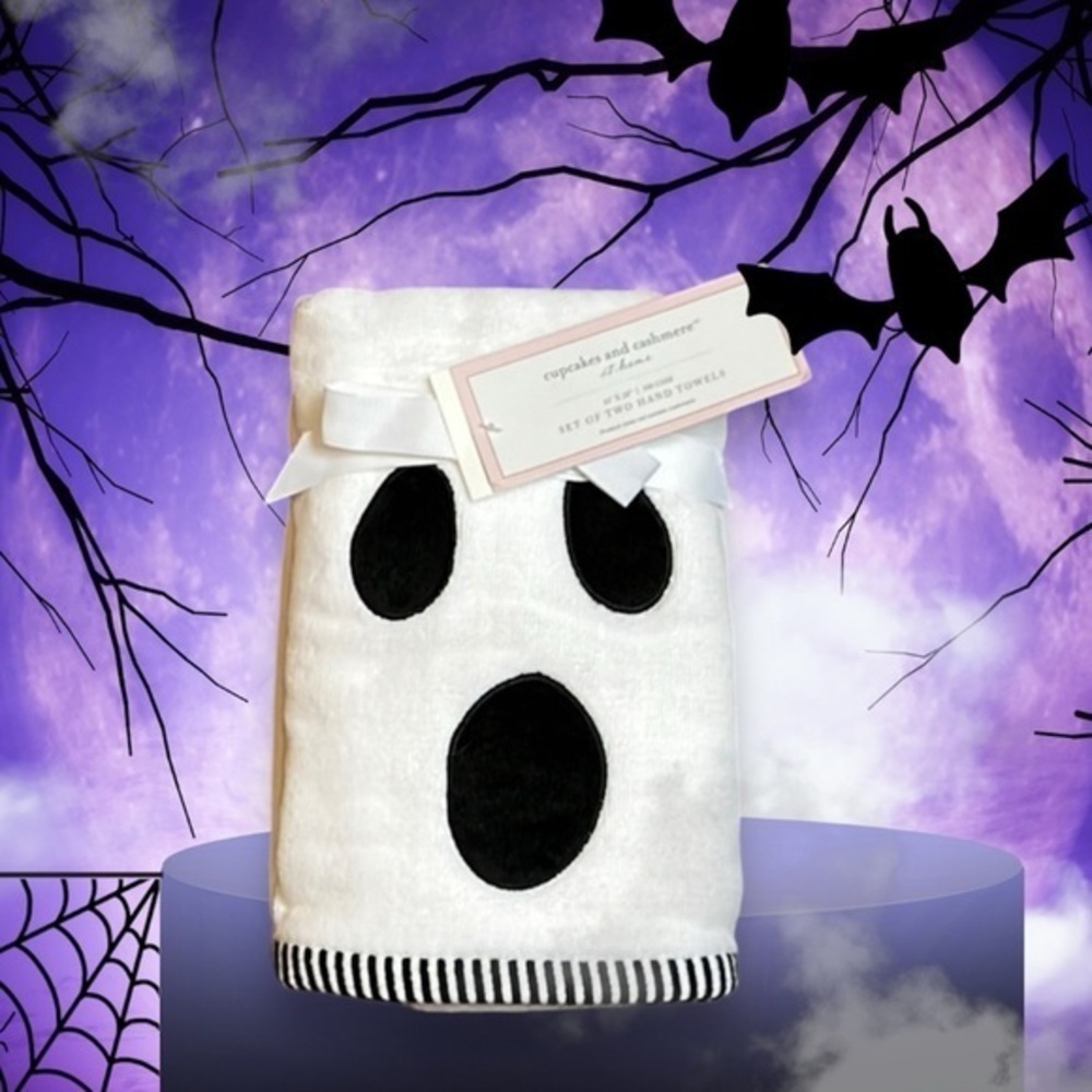 Cupcakes & Cashmere - ‘Ghost’ Hand Towels (2). NWT Firm! Last one!